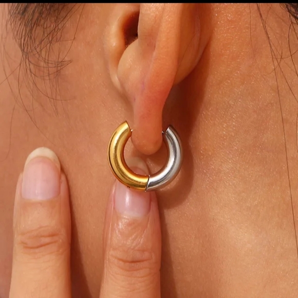 Sustainable gold and silver Round Hoop Earrings, gold plated earrings, G… - Picture 2 of 5